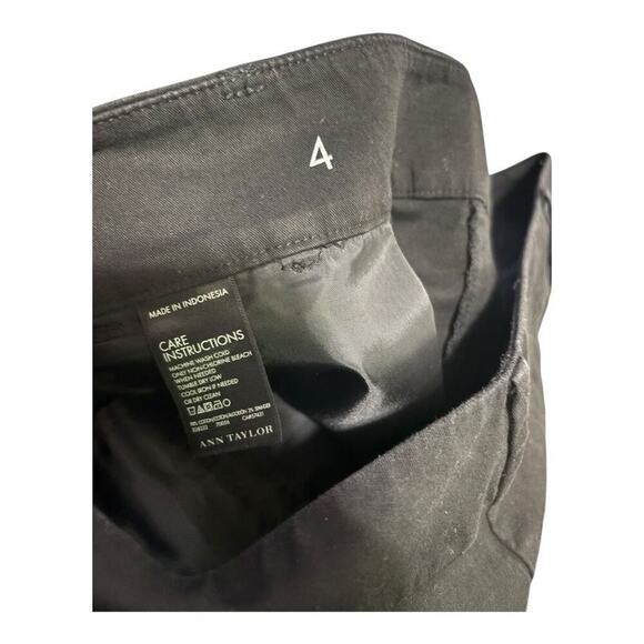 Ann Taylor Black Boardwalk Short Size 4 - Picture 4 of 4